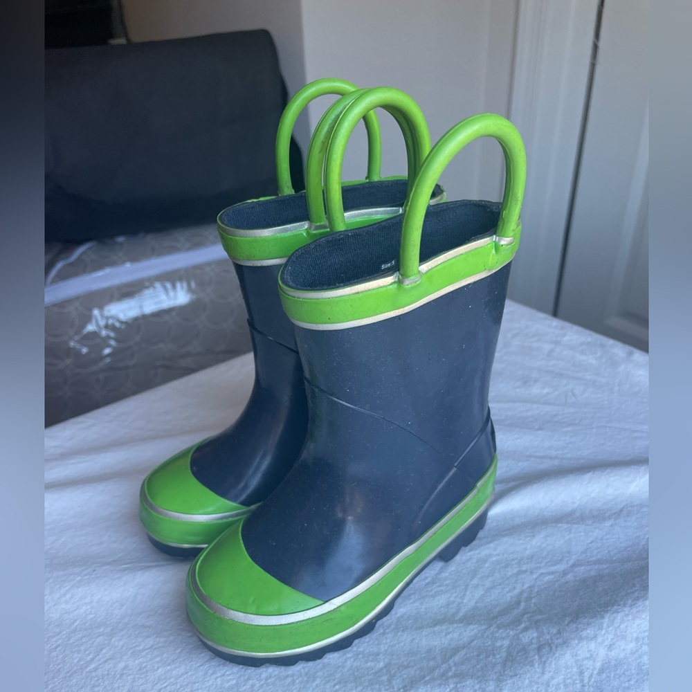 EUC Northside Kid's Unisex Classic Rain Boot, Navy/Green, Size 5